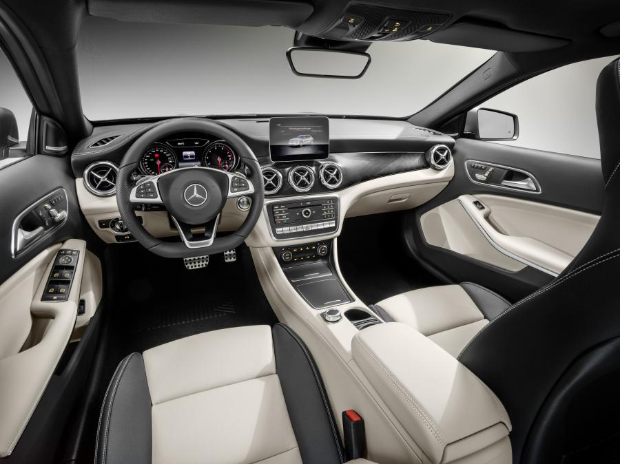 Интерьер Mercedes-Benz GLA250 4Matic AMG Line 2017 года  (WW) (фото 9 из 13)